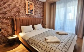 Cozy One-Bedroom Apartment At Ljubovic Park